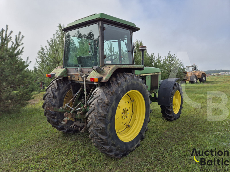 John Deere MFWD - Τρακτέρ: φωτογραφία 3 John Deere MFWD - Τρακτέρ: φωτογραφία 3