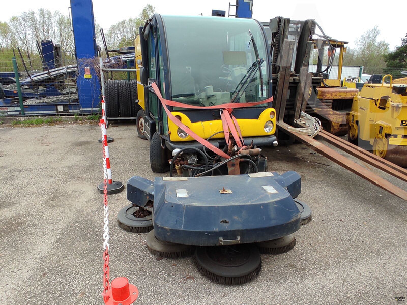 Mathieu Azura - Σάρωθρο δρόμων: φωτογραφία 2 Mathieu Azura - Σάρωθρο δρόμων: φωτογραφία 2