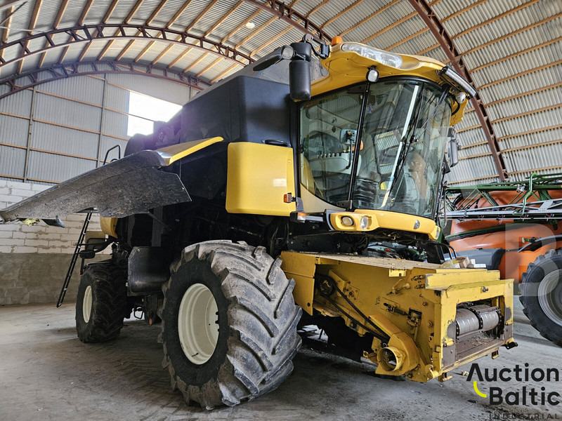 New Holland CR 9080 - Θεριζοαλωνιστική μηχανή: φωτογραφία 2 New Holland CR 9080 - Θεριζοαλωνιστική μηχανή: φωτογραφία 2