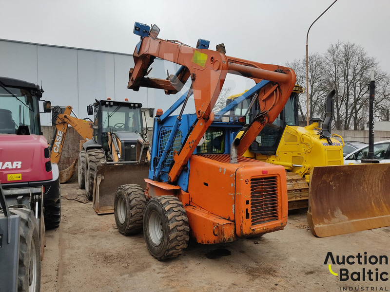 New Holland LS 185 B - Φορτωτής πλάγιας ολίσθησης: φωτογραφία 3 New Holland LS 185 B - Φορτωτής πλάγιας ολίσθησης: φωτογραφία 3