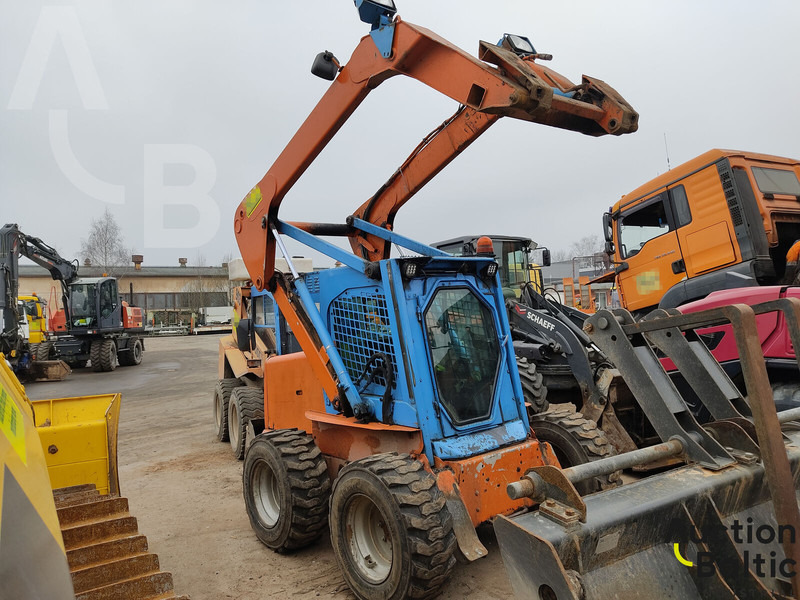 New Holland LS 185 B - Φορτωτής πλάγιας ολίσθησης: φωτογραφία 1 New Holland LS 185 B - Φορτωτής πλάγιας ολίσθησης: φωτογραφία 1