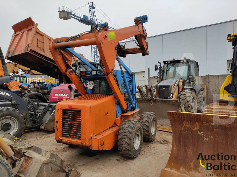 New Holland LS 185 B - Φορτωτής πλάγιας ολίσθησης: φωτογραφία 4 New Holland LS 185 B - Φορτωτής πλάγιας ολίσθησης: φωτογραφία 4