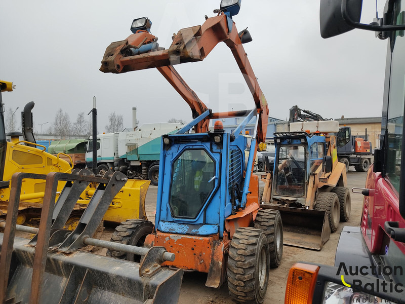New Holland LS 185 B - Φορτωτής πλάγιας ολίσθησης: φωτογραφία 2 New Holland LS 185 B - Φορτωτής πλάγιας ολίσθησης: φωτογραφία 2