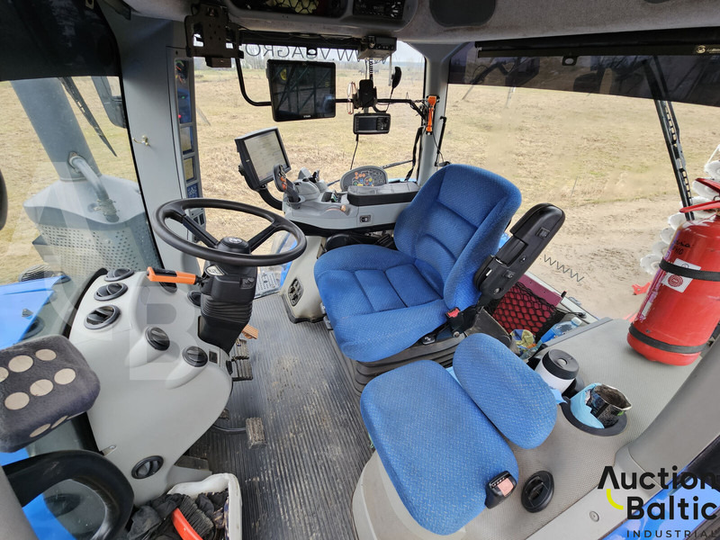 New Holland T 8.410 - Τρακτέρ: φωτογραφία 4 New Holland T 8.410 - Τρακτέρ: φωτογραφία 4