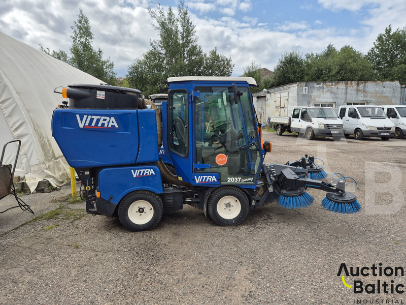 Vitra 2037 Economy - Σάρωθρο δρόμων: φωτογραφία 1 Vitra 2037 Economy - Σάρωθρο δρόμων: φωτογραφία 1