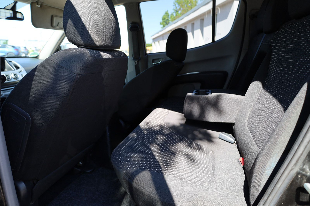 SUV Mitsubishi L200 Invite 2.5 DI: φωτογραφία 8