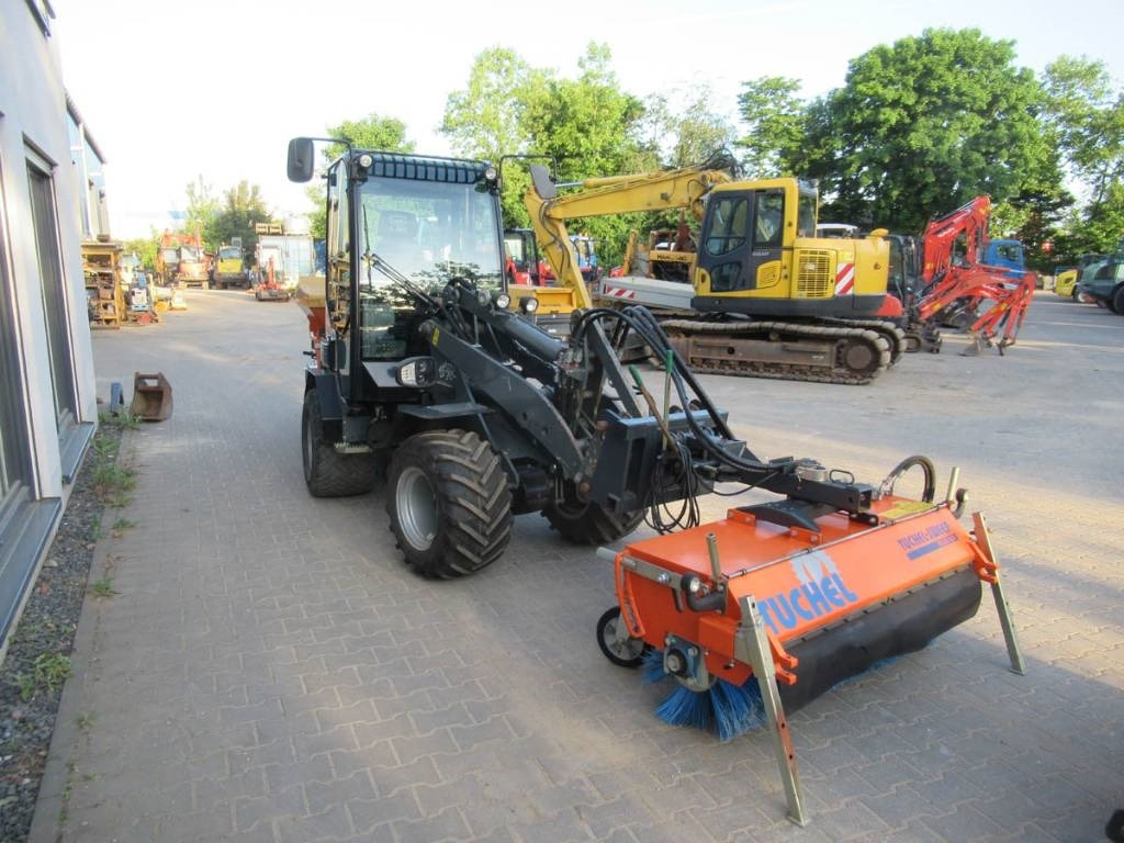GiANT V452T X-Tra HD Kehrmaschine/Streuer - Ελαστιχοφόρος φορτωτής: φωτογραφία 2 GiANT V452T X-Tra HD Kehrmaschine/Streuer - Ελαστιχοφόρος φορτωτής: φωτογραφία 2