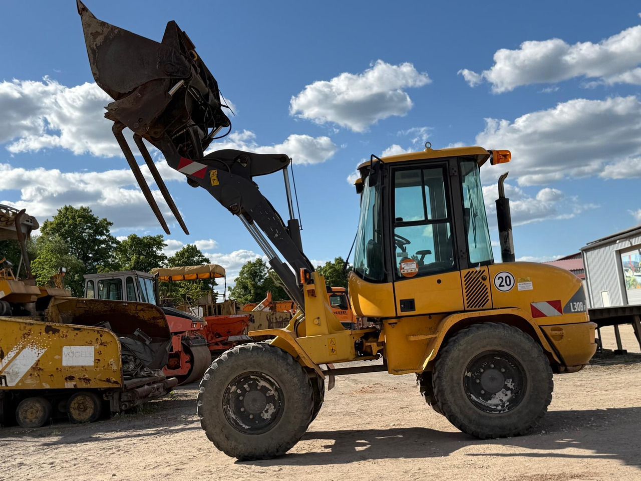 Volvo L 30 B-Z/K incl. 3-1shovel and fork - Ελαστιχοφόρος φορτωτής: φωτογραφία 4 Volvo L 30 B-Z/K incl. 3-1shovel and fork - Ελαστιχοφόρος φορτωτής: φωτογραφία 4