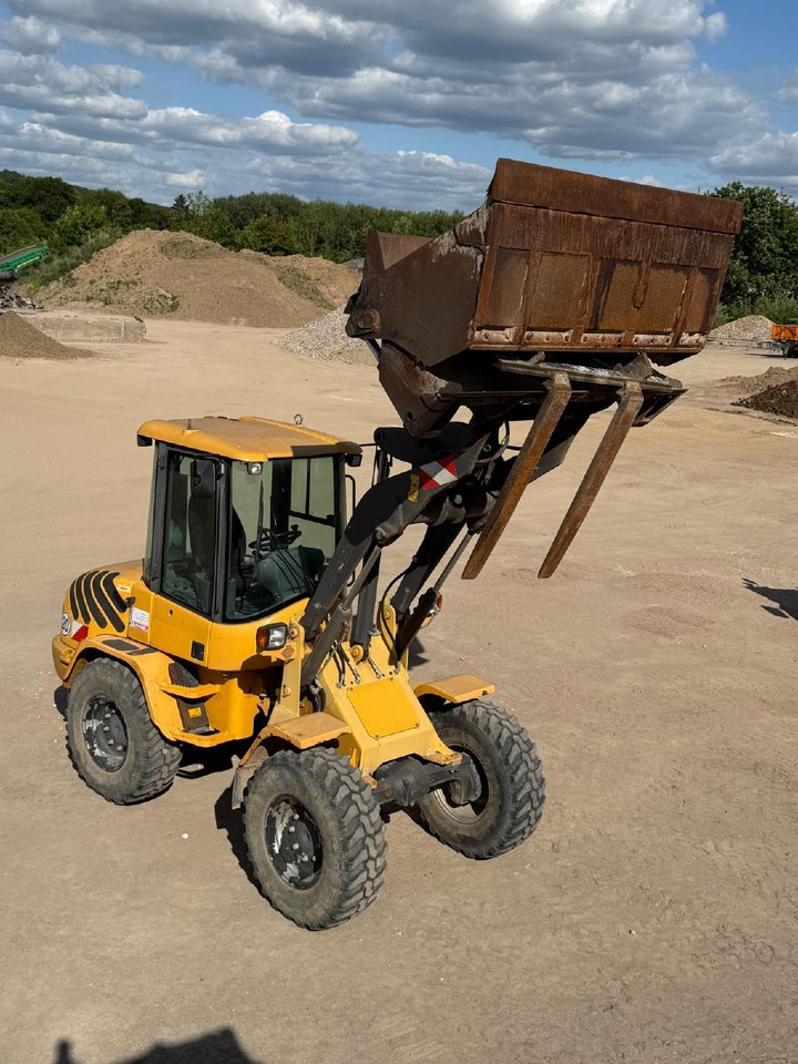 Volvo L 30 B-Z/K incl. 3-1shovel and fork - Ελαστιχοφόρος φορτωτής: φωτογραφία 2 Volvo L 30 B-Z/K incl. 3-1shovel and fork - Ελαστιχοφόρος φορτωτής: φωτογραφία 2