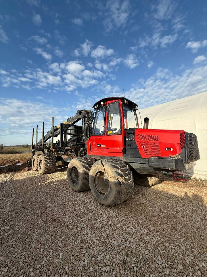 Komatsu 865 - Λαστιχοφόρα προωθητικo - forwarder: φωτογραφία 1 Komatsu 865 - Λαστιχοφόρα προωθητικo - forwarder: φωτογραφία 1
