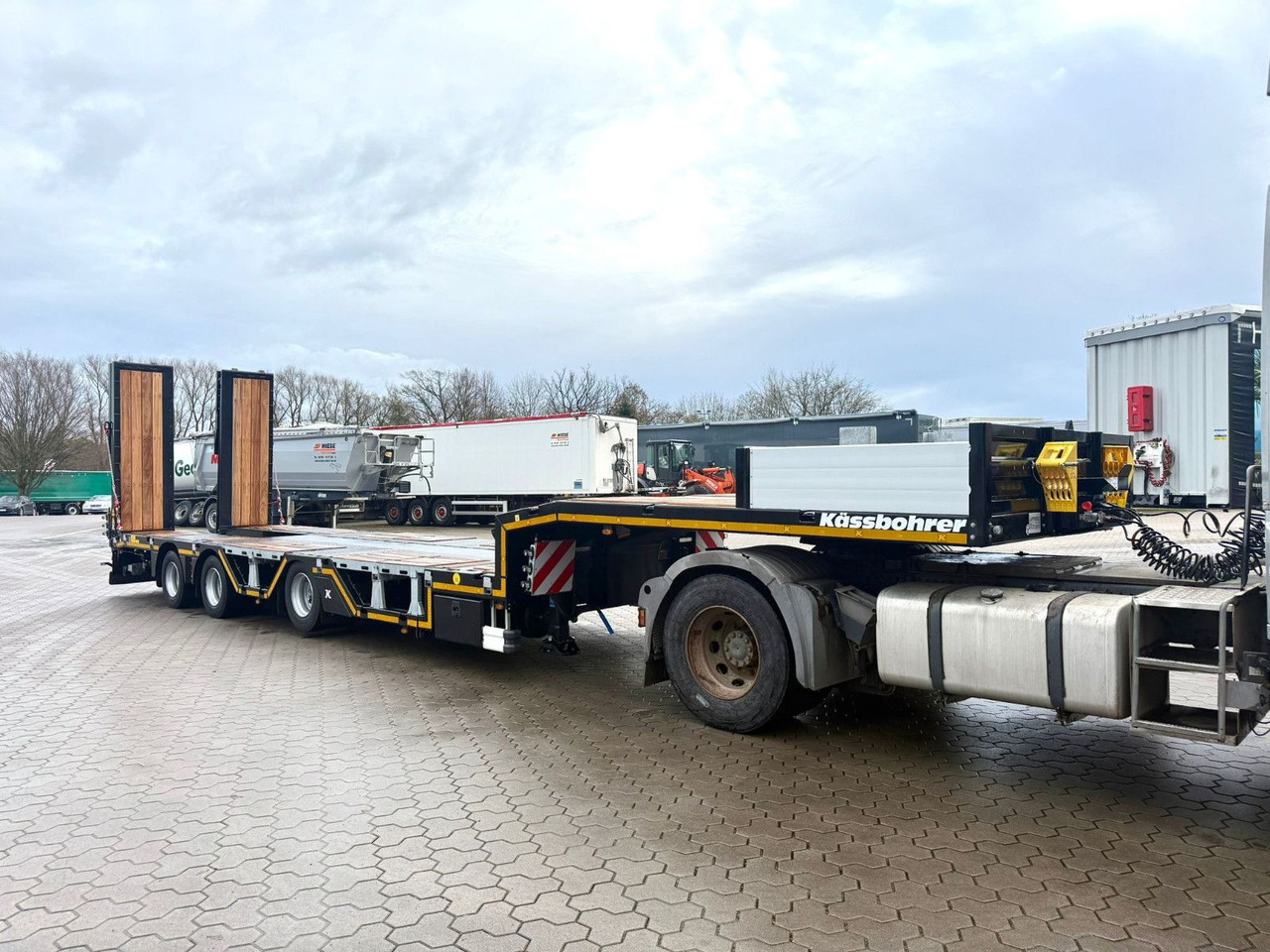 Kässbohrer SLAR3 Tele Tiefbett Radmulden metallisiert - Επικαθήμενο με χαμηλό δάπεδο: φωτογραφία 4 Kässbohrer SLAR3 Tele Tiefbett Radmulden metallisiert - Επικαθήμενο με χαμηλό δάπεδο: φωτογραφία 4