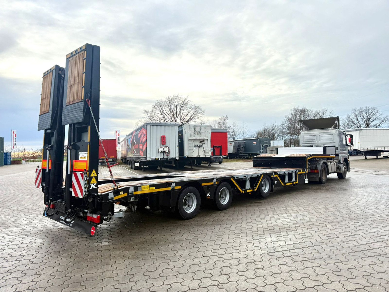 Kässbohrer SLAR3 Tele Tiefbett Radmulden metallisiert - Επικαθήμενο με χαμηλό δάπεδο: φωτογραφία 2 Kässbohrer SLAR3 Tele Tiefbett Radmulden metallisiert - Επικαθήμενο με χαμηλό δάπεδο: φωτογραφία 2