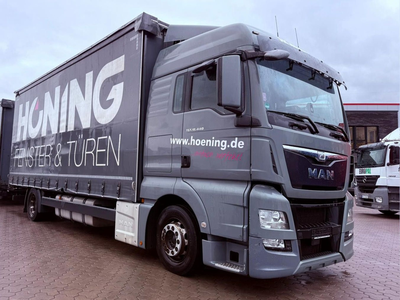 MAN TGX 18.440 LL Volumen LKW mit Staplerhalterung MAN TGX 18.440 LL Volumen LKW mit Staplerhalterung - Φορτηγό μουσαμάς: φωτογραφία 2 MAN TGX 18.440 LL Volumen LKW mit Staplerhalterung MAN TGX 18.440 LL Volumen LKW mit Staplerhalterung - Φορτηγό μουσαμάς: φωτογραφία 2