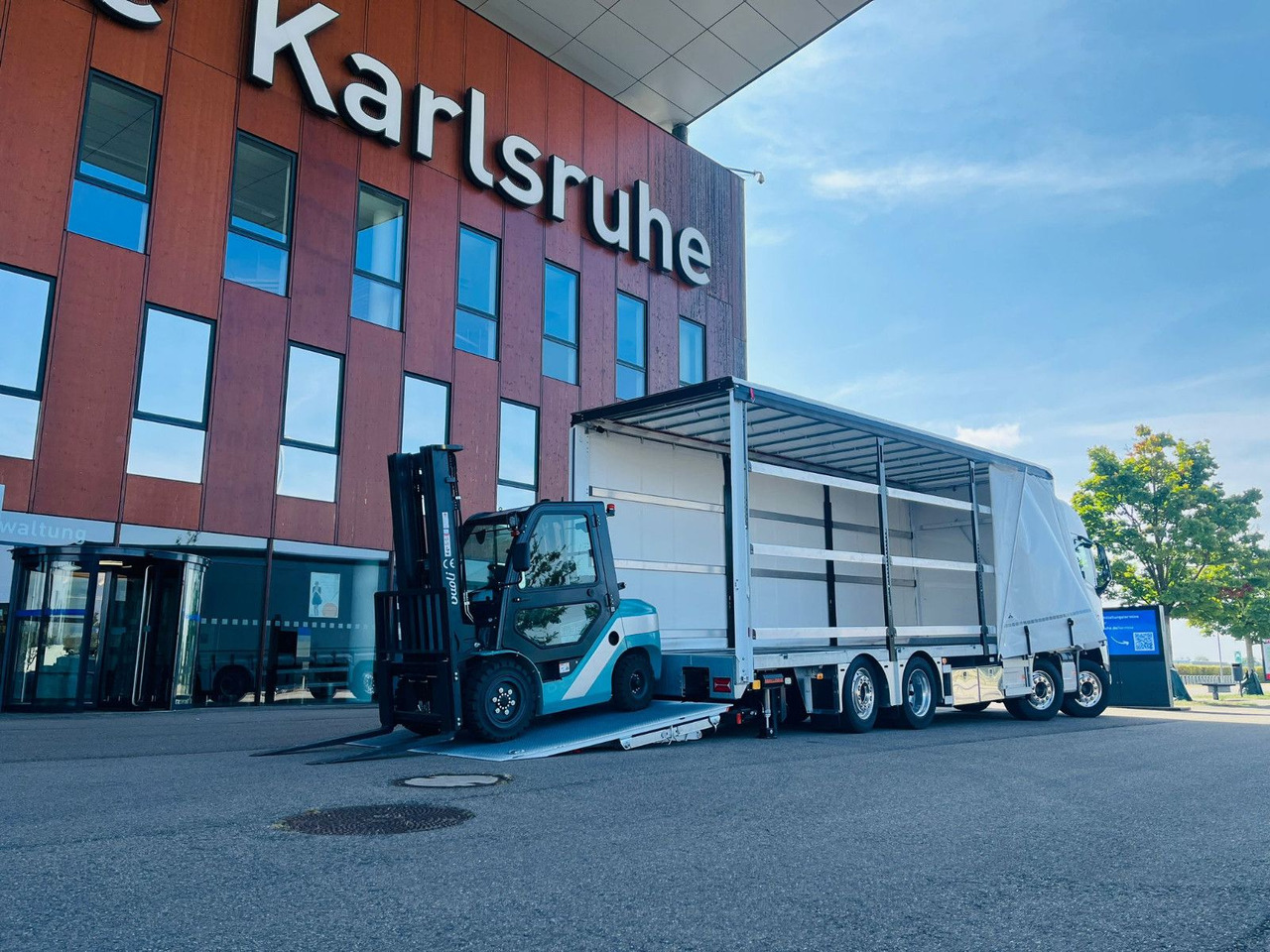 Volvo FH 500 Gabelstaplertransporter LBW 9t Dhollandia - Φορτηγό ρυμούλκησης: φωτογραφία 1 Volvo FH 500 Gabelstaplertransporter LBW 9t Dhollandia - Φορτηγό ρυμούλκησης: φωτογραφία 1