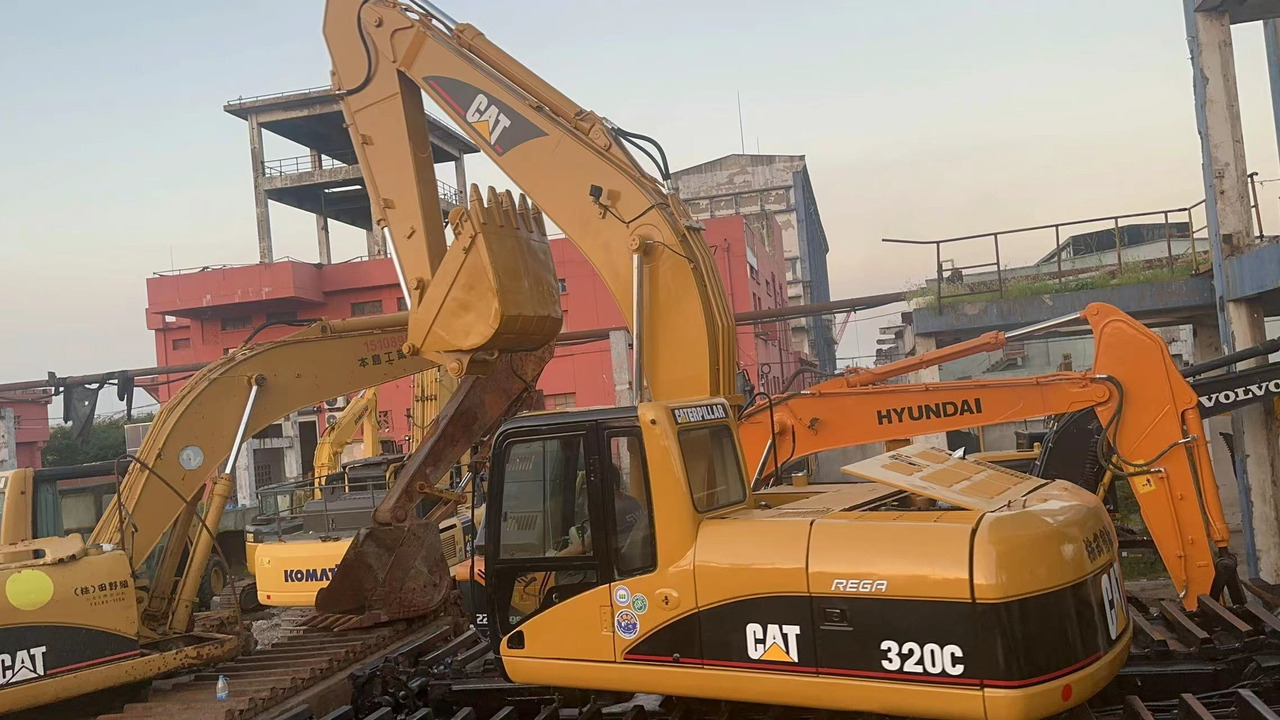 CATERPILLAR 320C - Πλωτός εκσκαφέας: φωτογραφία 4 CATERPILLAR 320C - Πλωτός εκσκαφέας: φωτογραφία 4