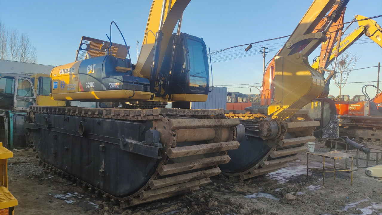 CATERPILLAR 320C - Πλωτός εκσκαφέας: φωτογραφία 1 CATERPILLAR 320C - Πλωτός εκσκαφέας: φωτογραφία 1