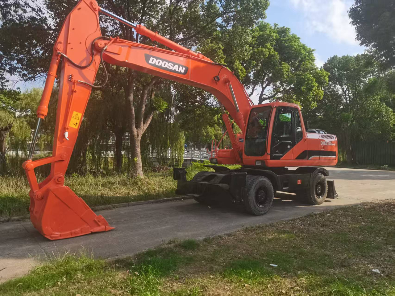 DOOSAN DH210W-9C - Τροχοφόρος εκσκαφέας: φωτογραφία 1 DOOSAN DH210W-9C - Τροχοφόρος εκσκαφέας: φωτογραφία 1