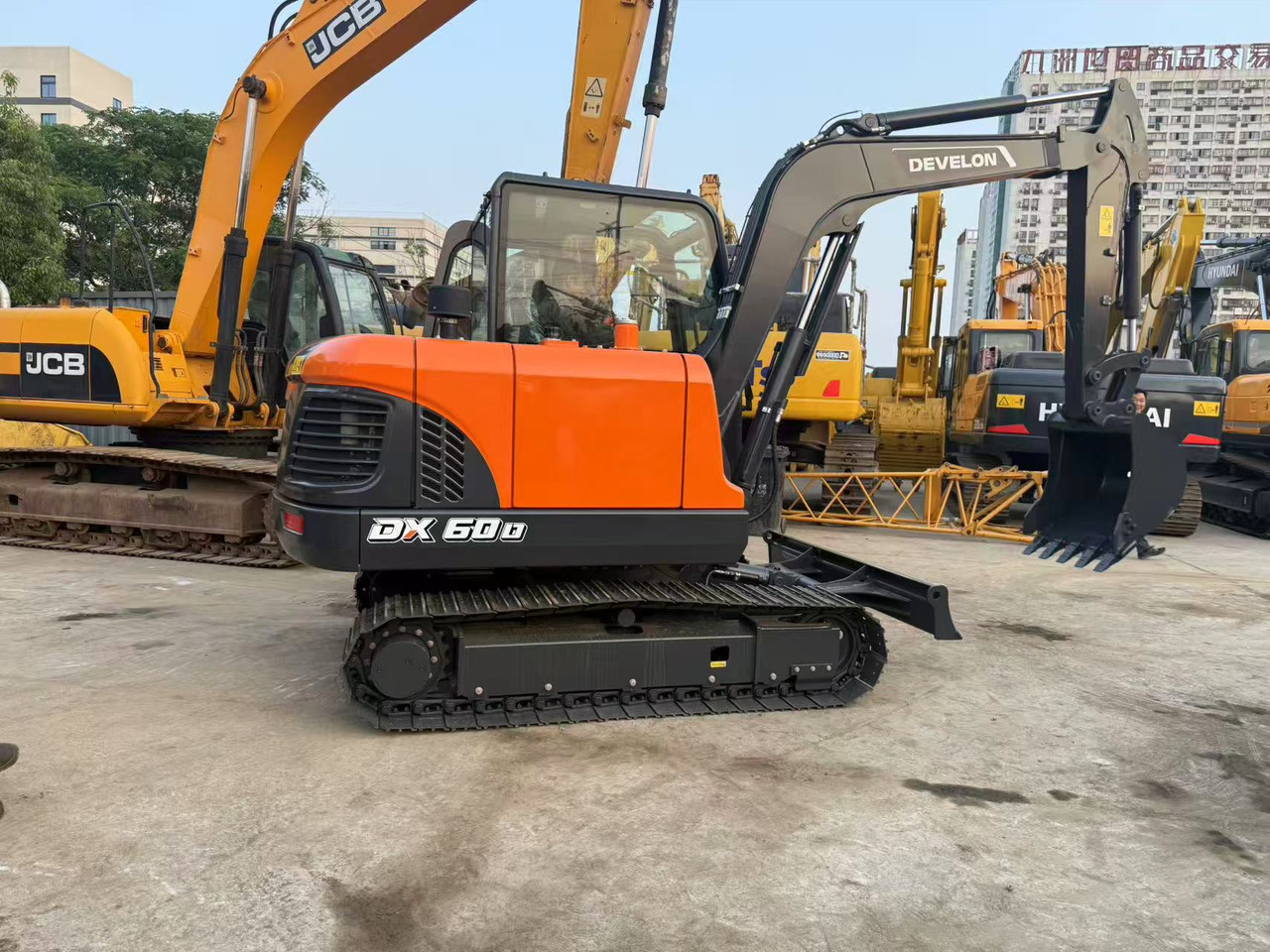 DOOSAN DX60D-10 - Ερπυστριοφόρος εκσκαφέας: φωτογραφία 3 DOOSAN DX60D-10 - Ερπυστριοφόρος εκσκαφέας: φωτογραφία 3
