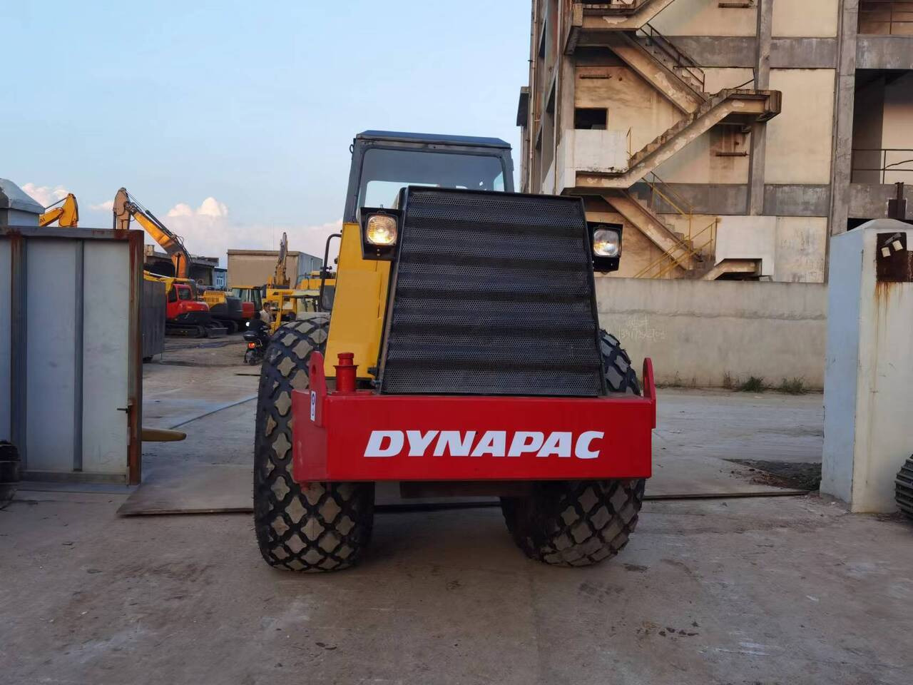 DYNAPAC CA301D - Οδοστρωτήρας: φωτογραφία 2 DYNAPAC CA301D - Οδοστρωτήρας: φωτογραφία 2