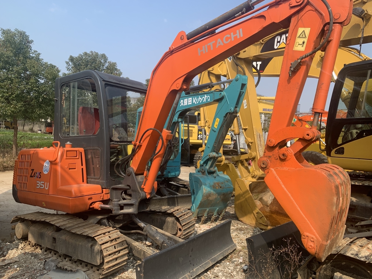 HITACHI ZX35U - Μίνι εκσκαφέας: φωτογραφία 1 HITACHI ZX35U - Μίνι εκσκαφέας: φωτογραφία 1