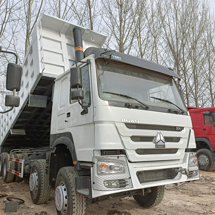 HOWO 8x4 371hp-White -tipper - Φορτηγό ανατρεπόμενο: φωτογραφία 2 HOWO 8x4 371hp-White -tipper - Φορτηγό ανατρεπόμενο: φωτογραφία 2