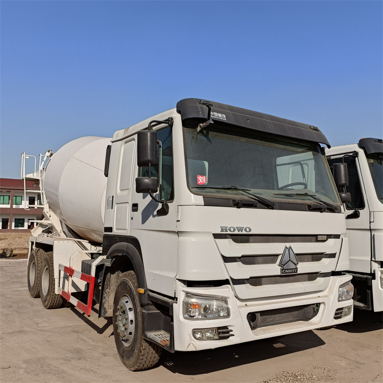 HOWO HOWO-mixer pump truck - Μπετονιέρα αντλία: φωτογραφία 1 HOWO HOWO-mixer pump truck - Μπετονιέρα αντλία: φωτογραφία 1