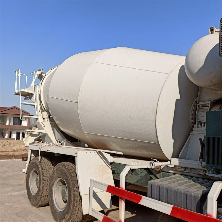 HOWO HOWO-mixer pump truck - Μπετονιέρα αντλία: φωτογραφία 2 HOWO HOWO-mixer pump truck - Μπετονιέρα αντλία: φωτογραφία 2