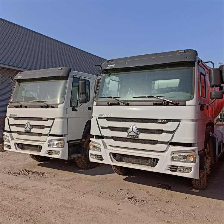 HOWO HOWO-white mixer pump truck - Μπετονιέρα αντλία: φωτογραφία 1 HOWO HOWO-white mixer pump truck - Μπετονιέρα αντλία: φωτογραφία 1