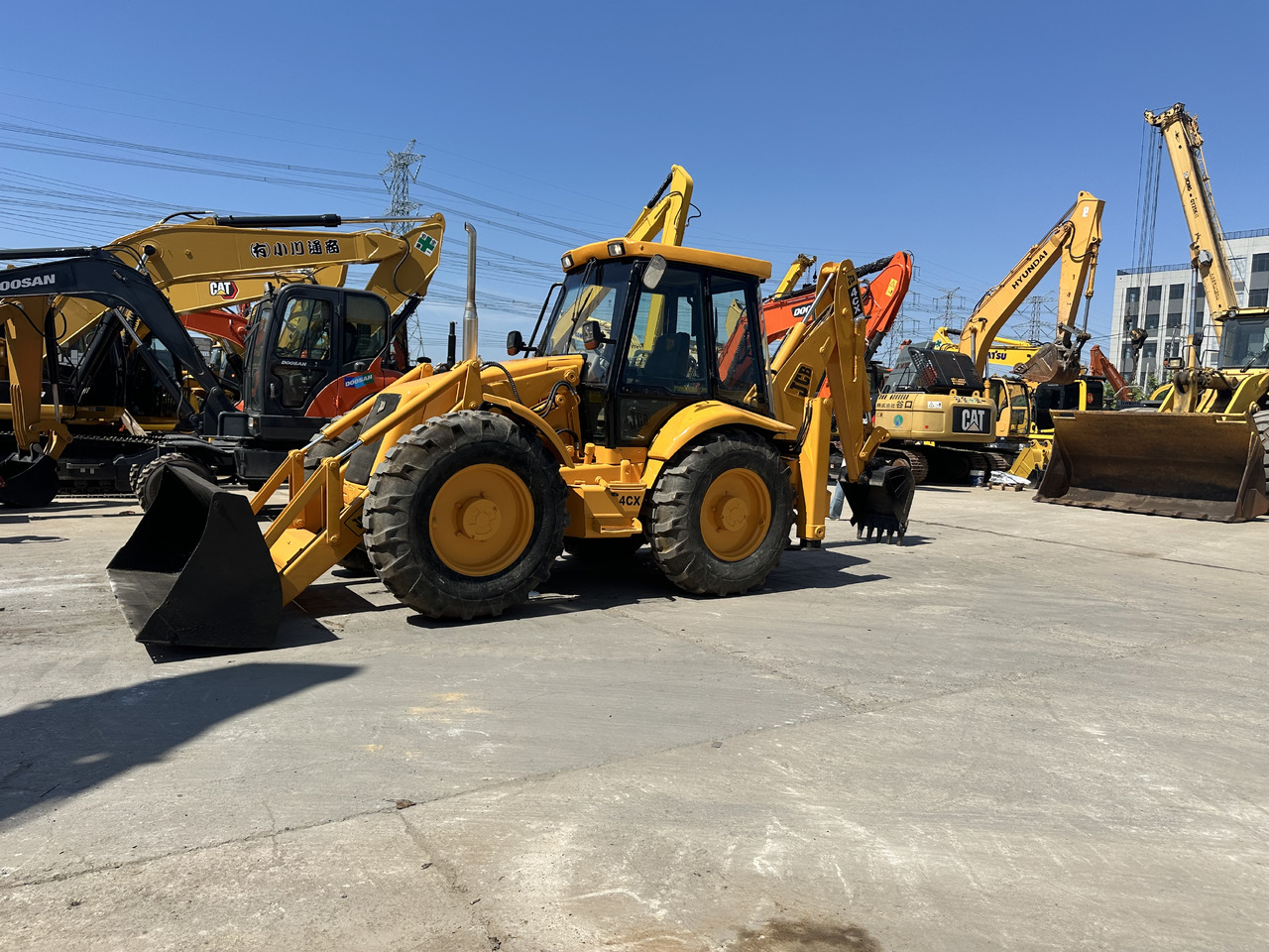 JCB 4CX - Φορτωτής εκσκαφέας: φωτογραφία 1 JCB 4CX - Φορτωτής εκσκαφέας: φωτογραφία 1