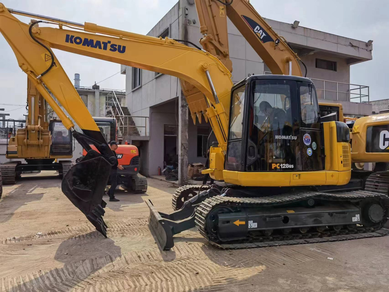 KOMATSU PC128 - Ερπυστριοφόρος εκσκαφέας: φωτογραφία 2 KOMATSU PC128 - Ερπυστριοφόρος εκσκαφέας: φωτογραφία 2