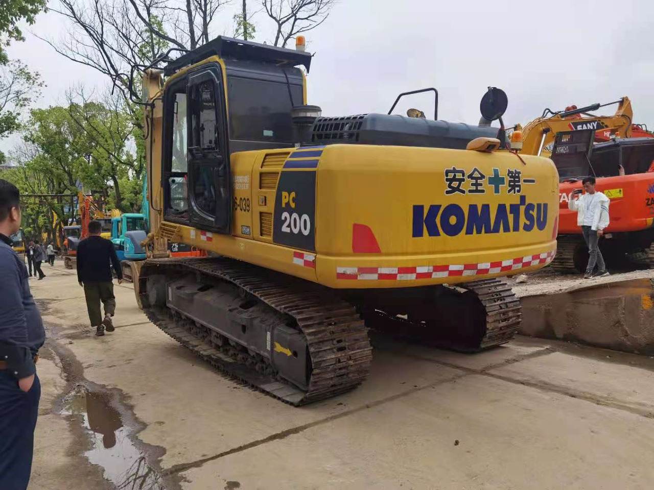 KOMATSU PC200-8 - Ερπυστριοφόρος εκσκαφέας: φωτογραφία 2 KOMATSU PC200-8 - Ερπυστριοφόρος εκσκαφέας: φωτογραφία 2