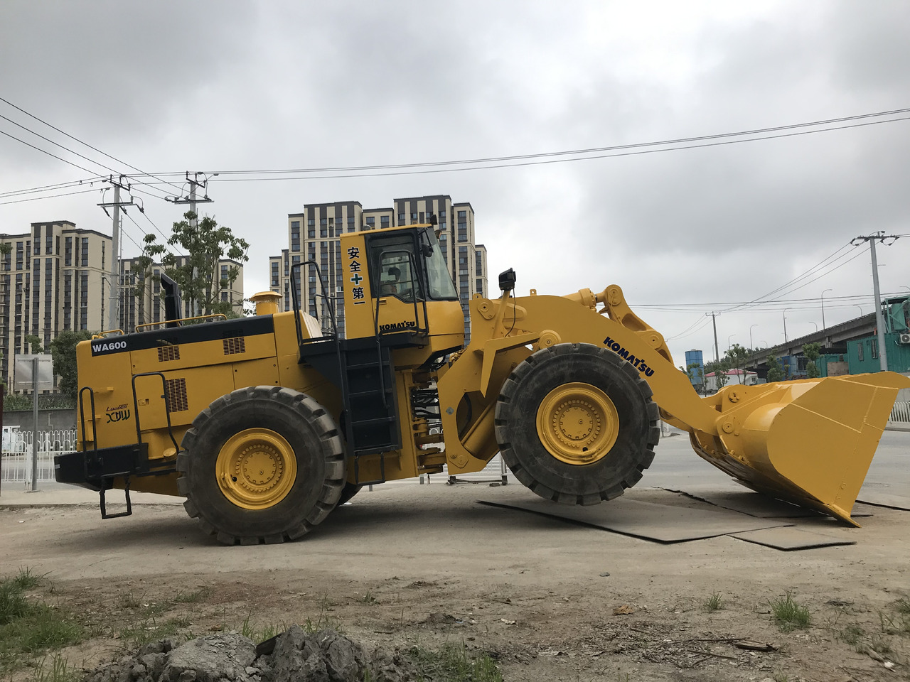 KOMATSU WA600-3 - Ελαστιχοφόρος φορτωτής: φωτογραφία 3 KOMATSU WA600-3 - Ελαστιχοφόρος φορτωτής: φωτογραφία 3