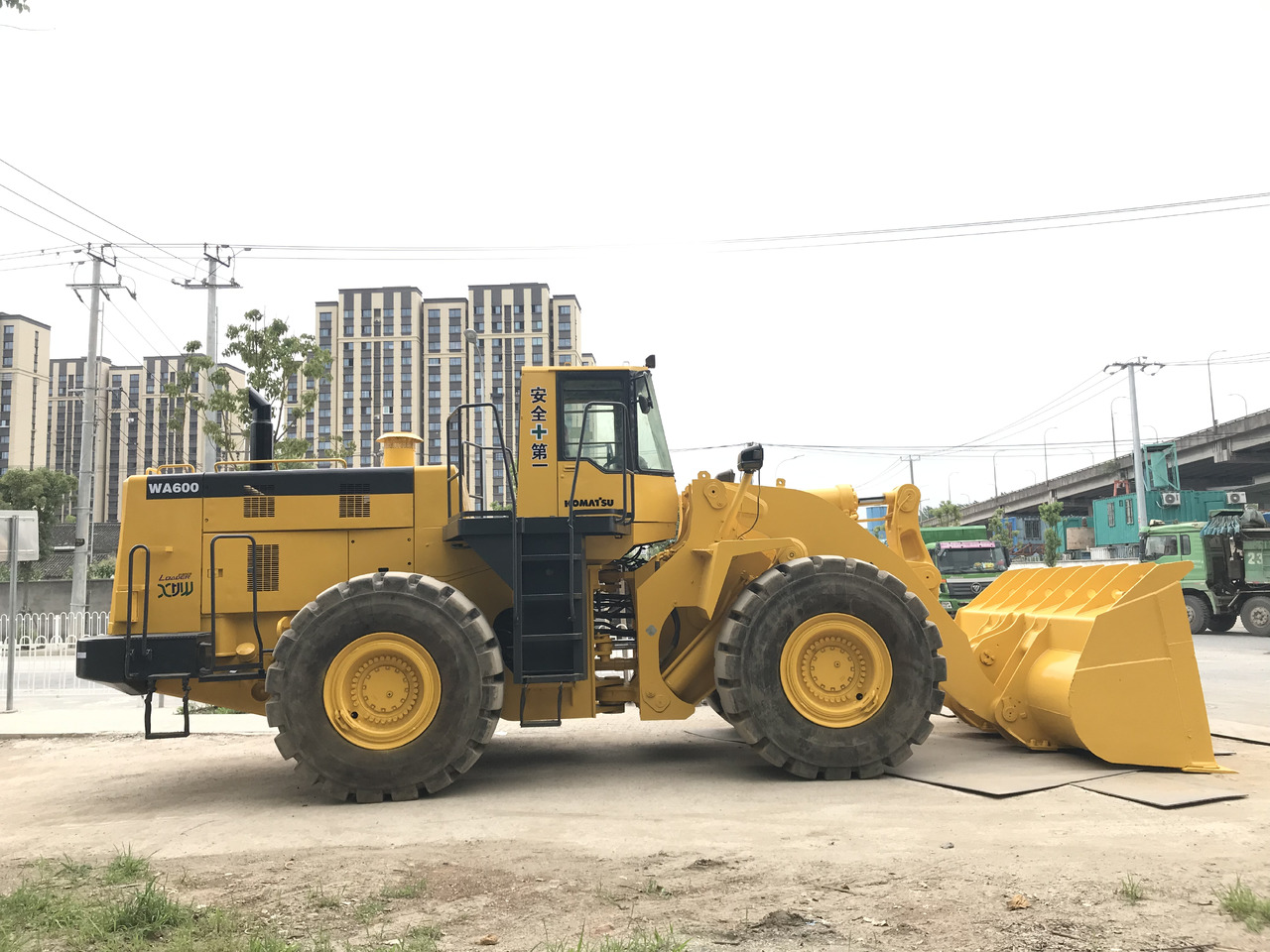 KOMATSU WA600-3 - Ελαστιχοφόρος φορτωτής: φωτογραφία 1 KOMATSU WA600-3 - Ελαστιχοφόρος φορτωτής: φωτογραφία 1