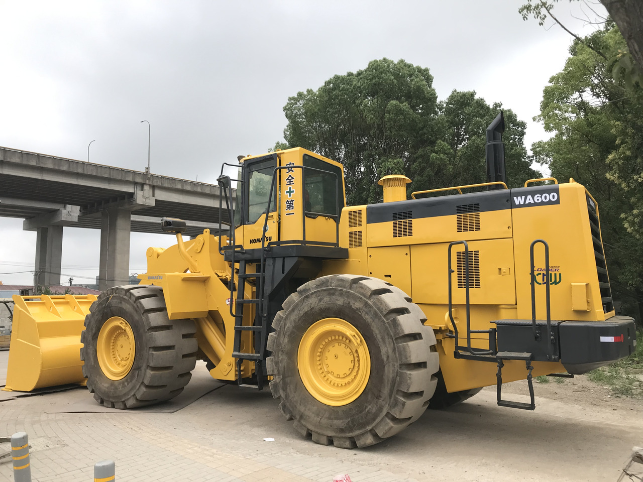 KOMATSU WA600-3 - Ελαστιχοφόρος φορτωτής: φωτογραφία 4 KOMATSU WA600-3 - Ελαστιχοφόρος φορτωτής: φωτογραφία 4