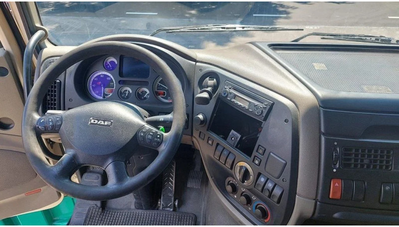 Interior photo 2: Τράκτορας DAF XF 105.410 4 PIECES AVAILABLE
