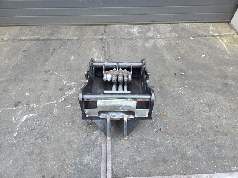 Oilquick kopplaat oq70/55 adaptor plate oilquick 70 55 steelwrist - Ταχυσύνδεσμος για Κατασκευή μηχανήματα: φωτογραφία 1 Oilquick kopplaat oq70/55 adaptor plate oilquick 70 55 steelwrist - Ταχυσύνδεσμος για Κατασκευή μηχανήματα: φωτογραφία 1