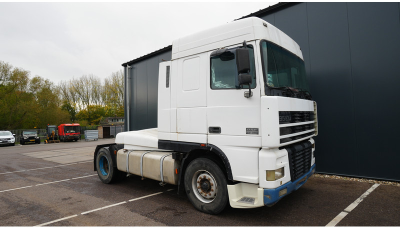 DAF XF 95.380 SC MANUAL GEARBOX EURO 3 - Τράκτορας: φωτογραφία 4 DAF XF 95.380 SC MANUAL GEARBOX EURO 3 - Τράκτορας: φωτογραφία 4