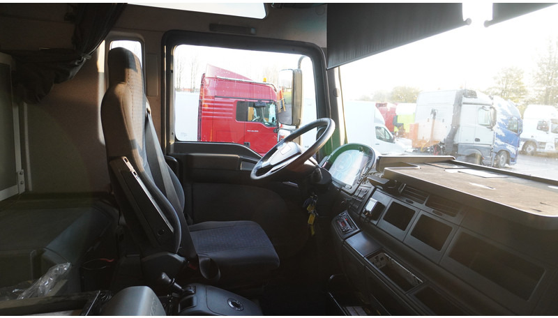 MAN TGA 41.530 8X4 160 TON'S RETARDER 283.000KM - Τράκτορας: φωτογραφία 5 MAN TGA 41.530 8X4 160 TON'S RETARDER 283.000KM - Τράκτορας: φωτογραφία 5