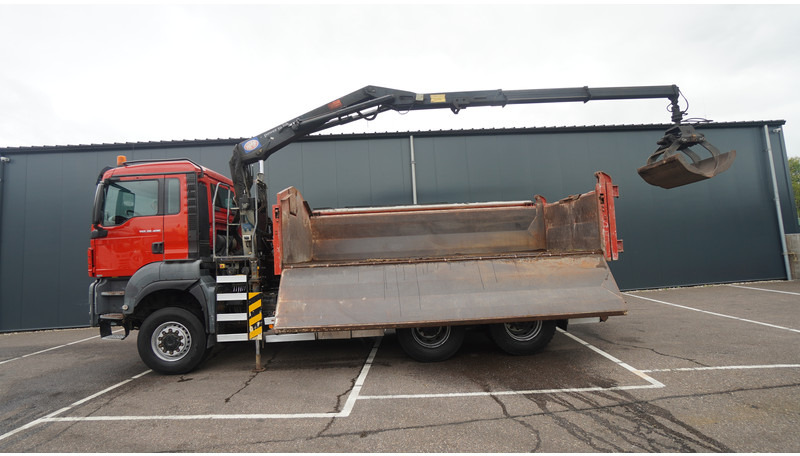MAN TGS 28.400 6X6 2 SIDE TIPPER WITH HMF 1643 CRANE 376.400KM - Φορτηγό με γερανό: φωτογραφία 2 MAN TGS 28.400 6X6 2 SIDE TIPPER WITH HMF 1643 CRANE 376.400KM - Φορτηγό με γερανό: φωτογραφία 2