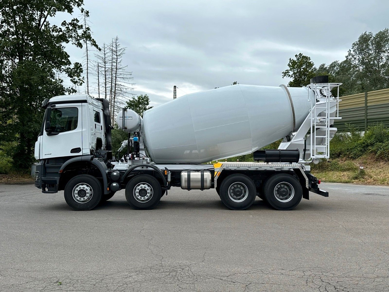 Mercedes-Benz AROCS 5 4142 B 8X4 Euro 3 EuromixMTP EM 10 Mercedes-Benz AROCS 5 4142 B 8X4 Euro 3 EuromixMTP EM 10 - Μπετονιέρα φορτηγό: φωτογραφία 4 Mercedes-Benz AROCS 5 4142 B 8X4 Euro 3 EuromixMTP EM 10 Mercedes-Benz AROCS 5 4142 B 8X4 Euro 3 EuromixMTP EM 10 - Μπετονιέρα φορτηγό: φωτογραφία 4