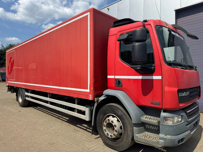 DAF LF 55.220 **EURO 4-MANUAL GEARBOX** - Φορτηγό κόφα: φωτογραφία 3 DAF LF 55.220 **EURO 4-MANUAL GEARBOX** - Φορτηγό κόφα: φωτογραφία 3