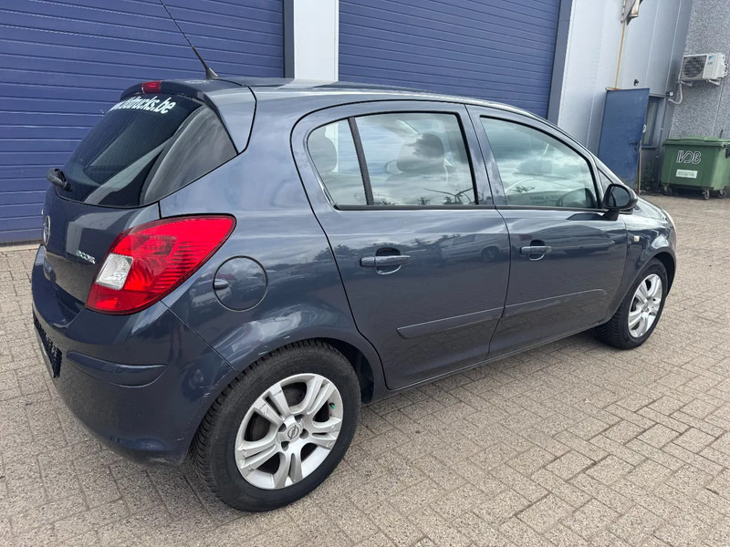 Opel Corsa **EURO4-AIRCO** - Λιμουζίνα/ Sedan: φωτογραφία 4 Opel Corsa **EURO4-AIRCO** - Λιμουζίνα/ Sedan: φωτογραφία 4