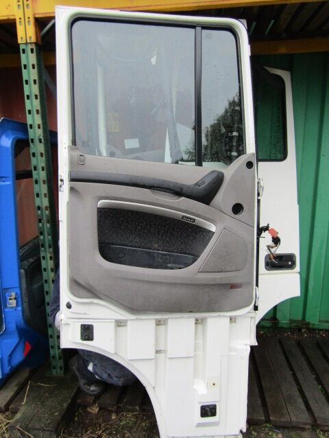 DAF XF 105 NEARSIDE (PASSENGER) COMPLETE DOOR - Καμπίνα και εσωτερικό για Φορτηγό: φωτογραφία 4 DAF XF 105 NEARSIDE (PASSENGER) COMPLETE DOOR - Καμπίνα και εσωτερικό για Φορτηγό: φωτογραφία 4