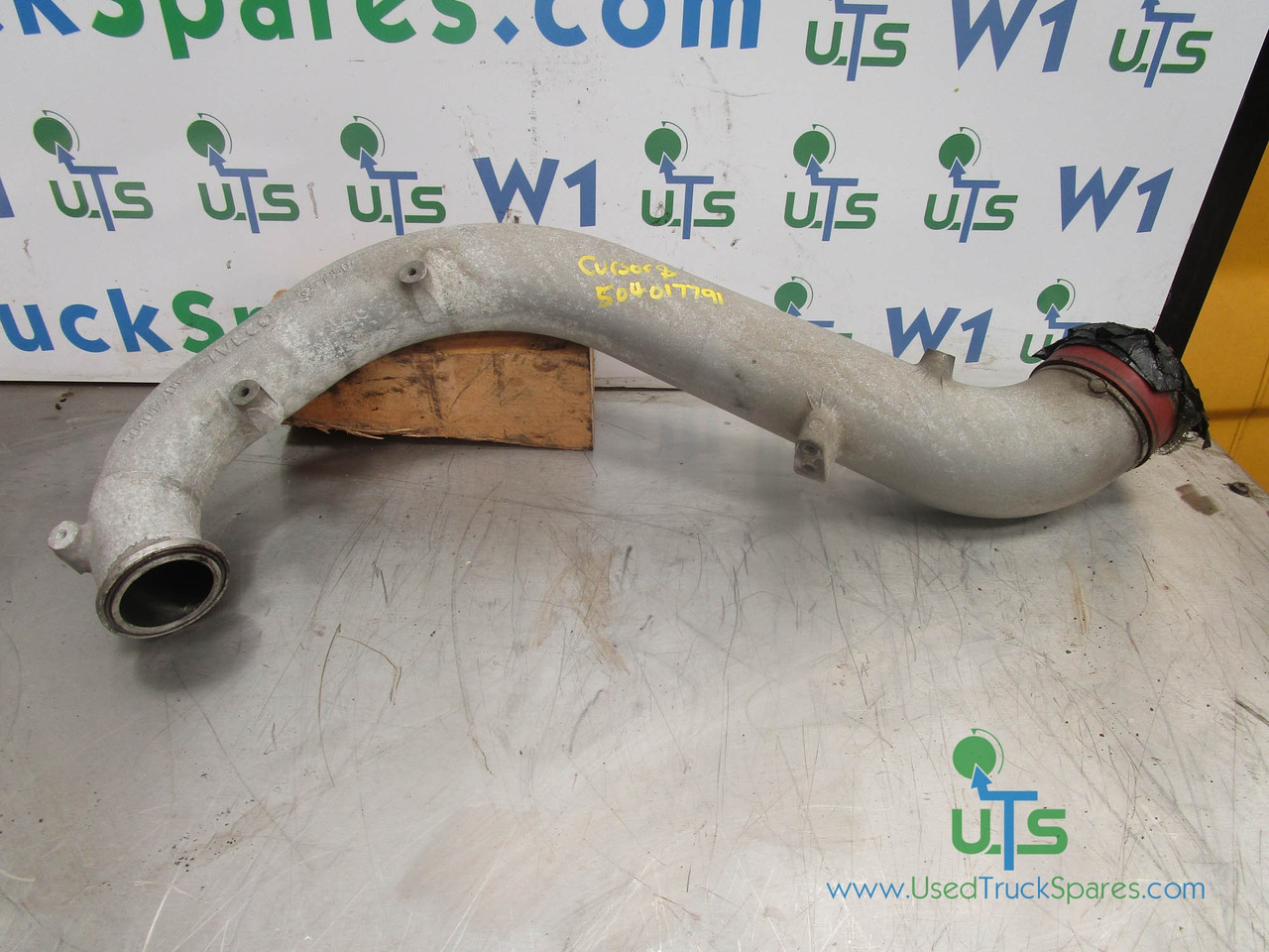 IVECO CURSOR 8 INTERCOOLER PIPE P/NO 504017791 - Κινητήρας και ανταλλακτικά για Φορτηγό: φωτογραφία 1 IVECO CURSOR 8 INTERCOOLER PIPE P/NO 504017791 - Κινητήρας και ανταλλακτικά για Φορτηγό: φωτογραφία 1