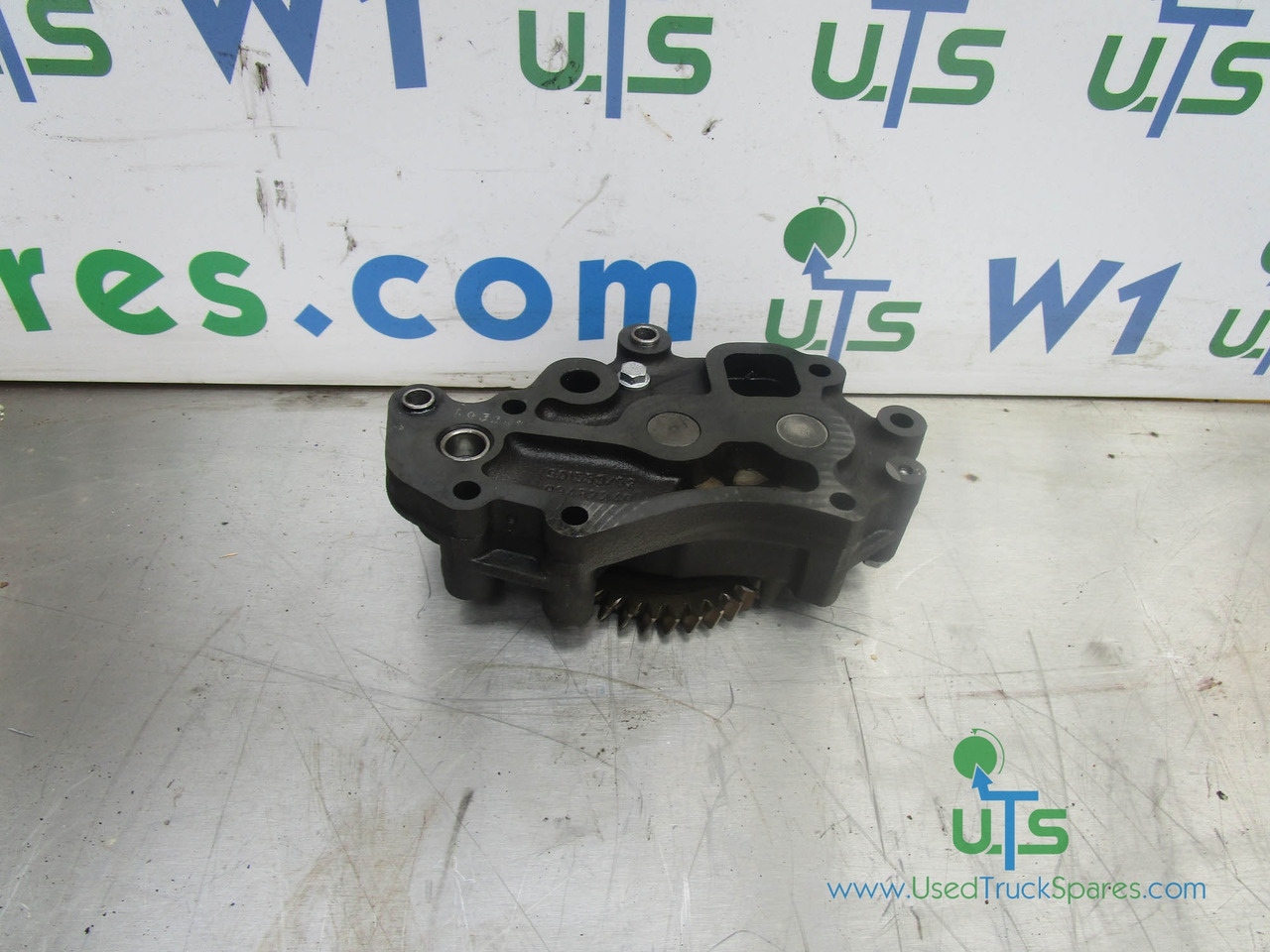 IVECO CURSOR OIL PUMP P/NO 501553/02 - Κινητήρας και ανταλλακτικά για Φορτηγό: φωτογραφία 1 IVECO CURSOR OIL PUMP P/NO 501553/02 - Κινητήρας και ανταλλακτικά για Φορτηγό: φωτογραφία 1