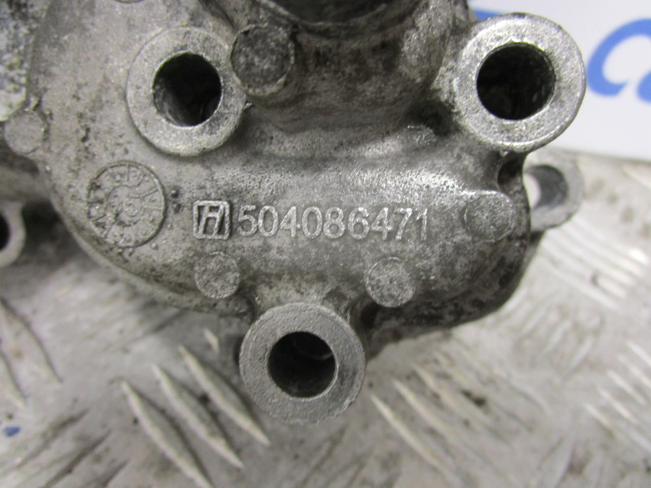 IVECO DAILY 3.0 OIL FILTER HOUSING P/NO 504086471 504086470 - Κινητήρας και ανταλλακτικά για Φορτηγό: φωτογραφία 2 IVECO DAILY 3.0 OIL FILTER HOUSING P/NO 504086471 504086470 - Κινητήρας και ανταλλακτικά για Φορτηγό: φωτογραφία 2