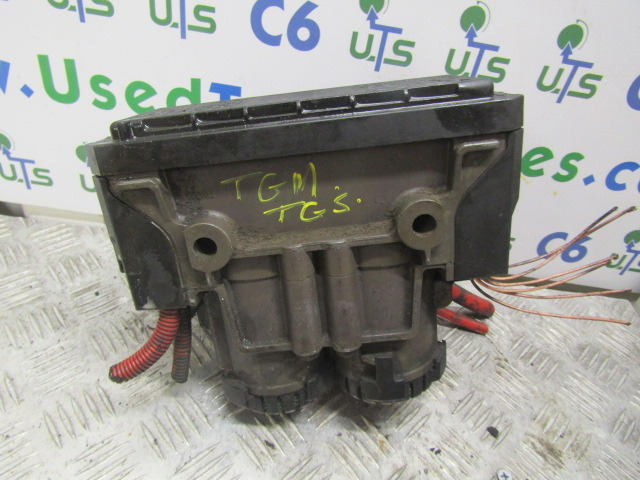 MAN TGS/TGX EBS MODULATOR P/NO 81.52106.6042 / K020024N00 - Εξαρτήματα φρένων για Φορτηγό: φωτογραφία 1 MAN TGS/TGX EBS MODULATOR P/NO 81.52106.6042 / K020024N00 - Εξαρτήματα φρένων για Φορτηγό: φωτογραφία 1