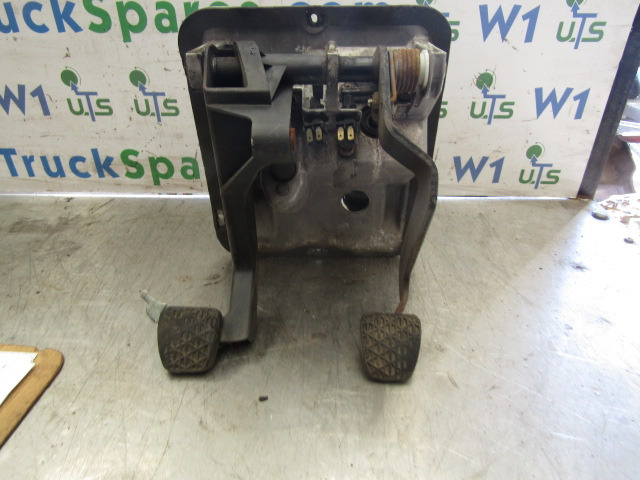 MERCEDES ATEGO 815 CLUTCH / BRAKE PEDAL CLUSTER - Εξαρτήματα φρένων για Φορτηγό: φωτογραφία 2 MERCEDES ATEGO 815 CLUTCH / BRAKE PEDAL CLUSTER - Εξαρτήματα φρένων για Φορτηγό: φωτογραφία 2