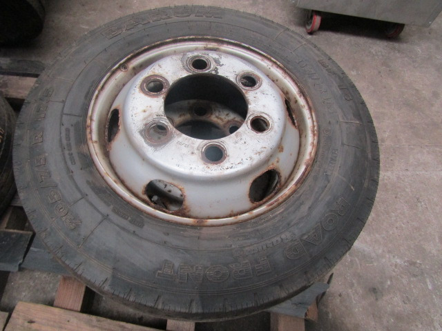 MITSUBISHI FUSO (6) WHEELS AND TYRES 205/75/17.5 8-10MM TREAD 32MM HOLES SET OF 6 - Ελαστικό για Φορτηγό: φωτογραφία 3 MITSUBISHI FUSO (6) WHEELS AND TYRES 205/75/17.5 8-10MM TREAD 32MM HOLES SET OF 6 - Ελαστικό για Φορτηγό: φωτογραφία 3