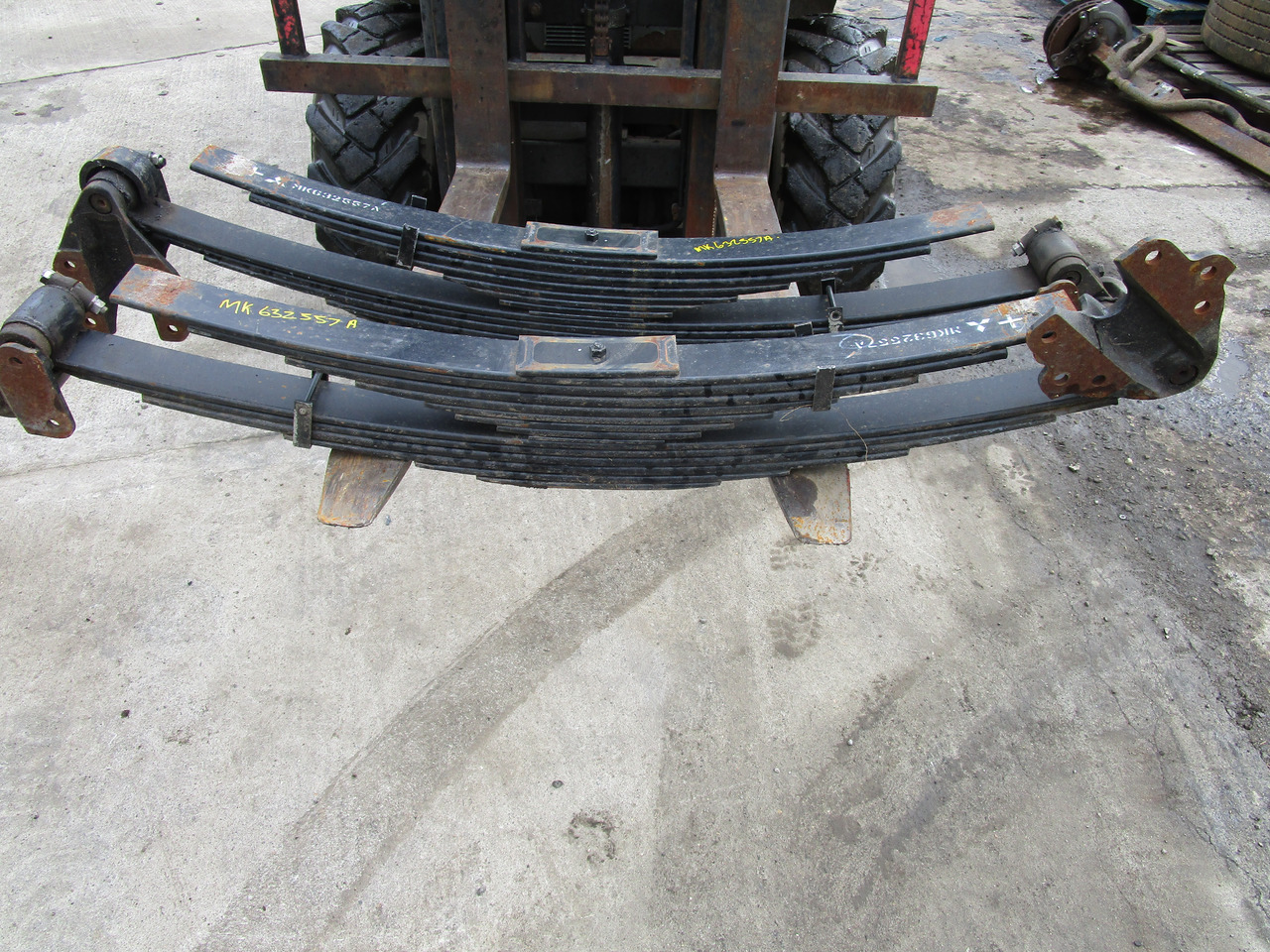 MITSUBISHI FUSO 8T REAR SPRINGS MK632557 - Ανάρτηση για Φορτηγό: φωτογραφία 1 MITSUBISHI FUSO 8T REAR SPRINGS MK632557 - Ανάρτηση για Φορτηγό: φωτογραφία 1
